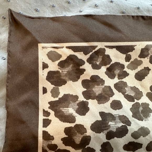 🇫🇷 Soeur Silk Square Scarf Leopard Print - Picture 4 of 4